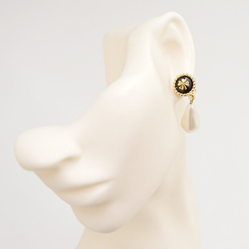 CHANEL Pearl Drop Clover Clip-On Earrings Gold Tone Auth w/Box #3165 - Picture 2 of 6